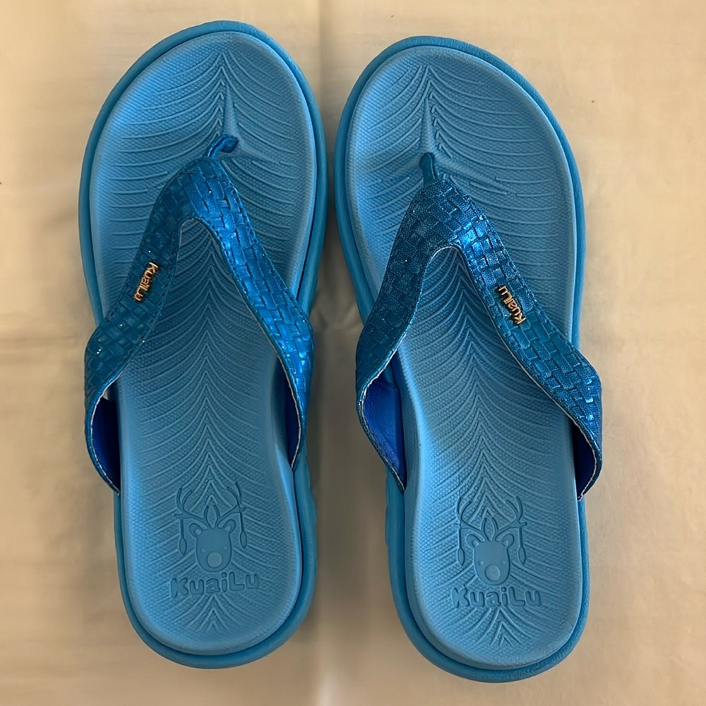 Turquoise Kuailu size 6 flip flop